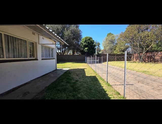 3 BEDROOM FREEHOLD FOR SALE IN NIMROD PARK